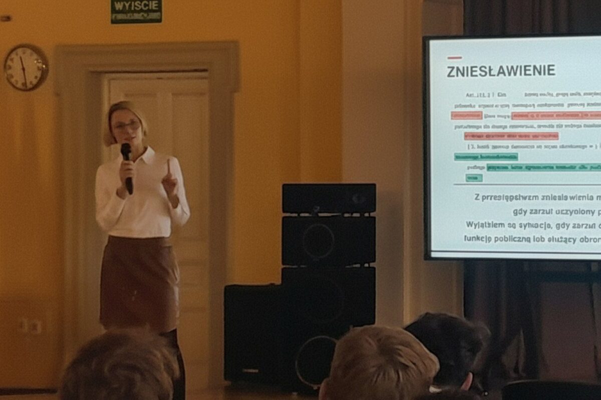 Adwokaci rozjaśniają prawo. Szkoła wolna od hejtu.