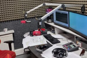 Rozmowy o odpowiedzialności rodzicielskiej i cyberprzemocy w ramach Małopolskiej Akademii Rodzica (Podcasty RMF FM)